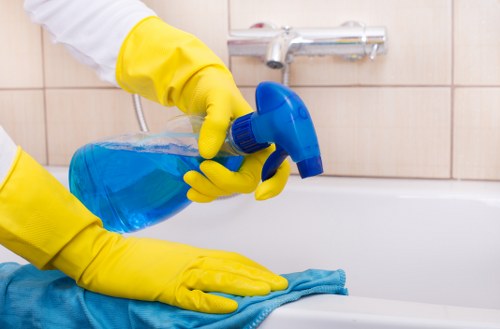 Fair resolution steps for an oven cleaning complaint